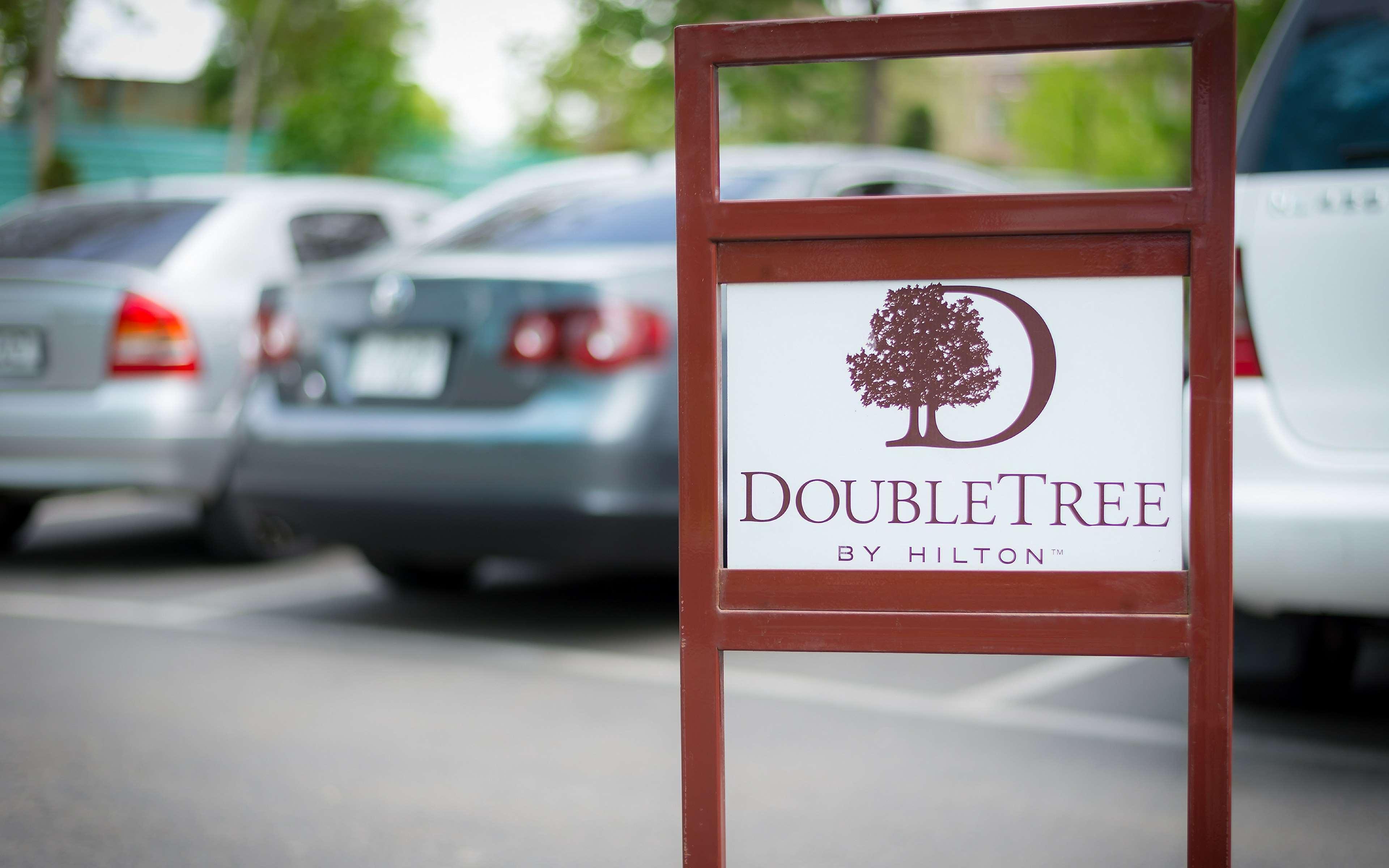 Doubletree By Hilton Yerevan City Centre Extérieur photo