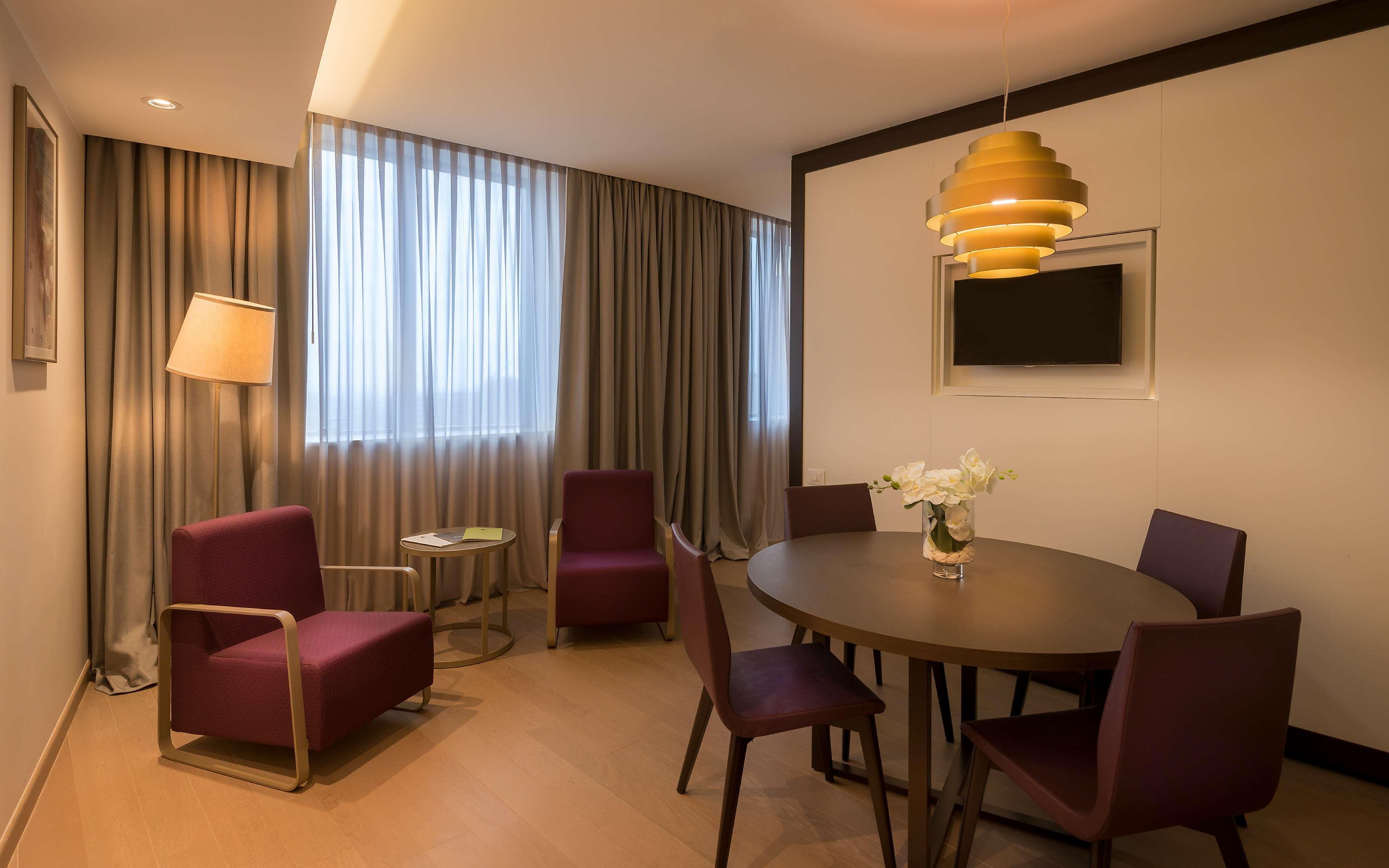Doubletree By Hilton Yerevan City Centre Extérieur photo