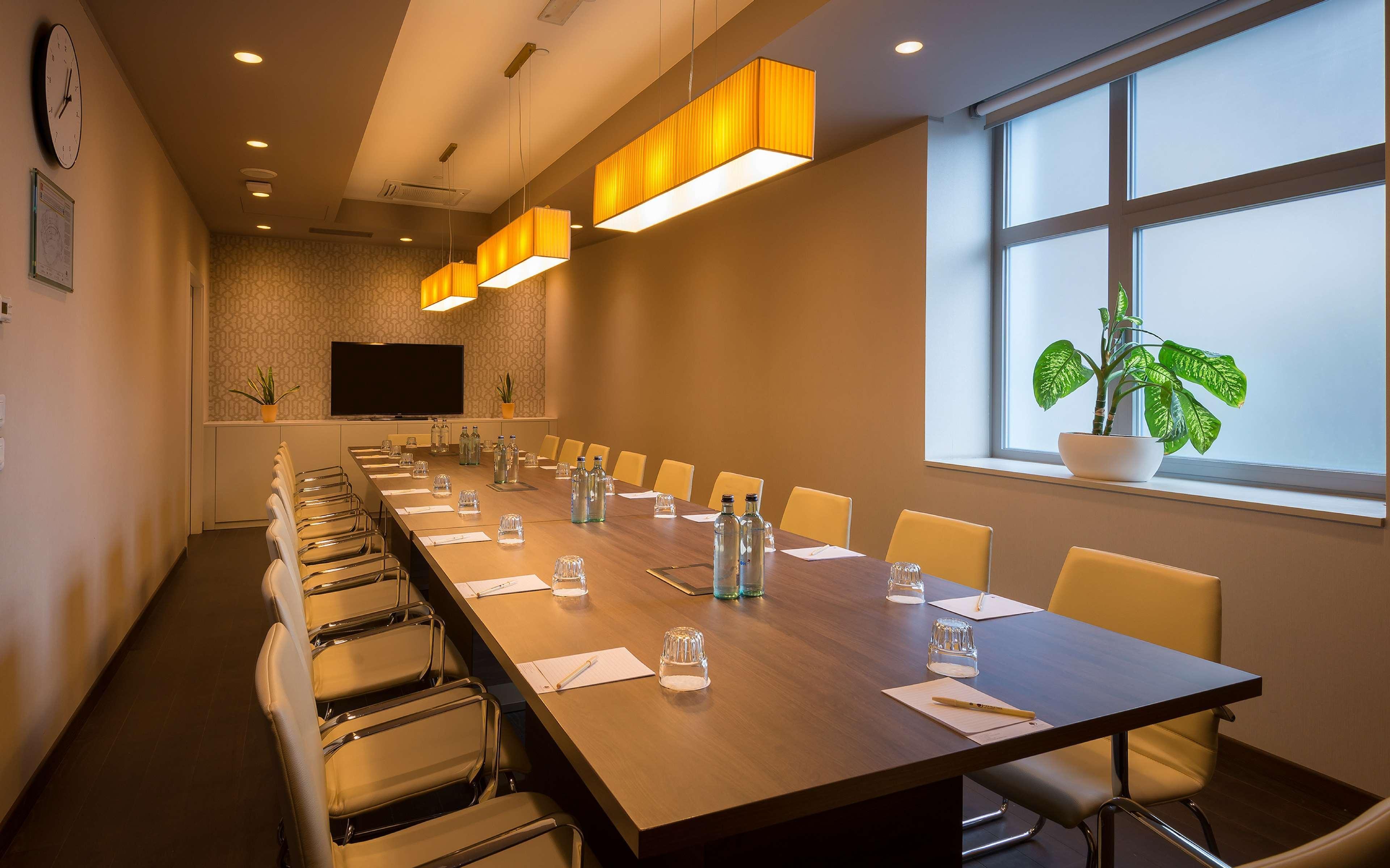Doubletree By Hilton Yerevan City Centre Extérieur photo