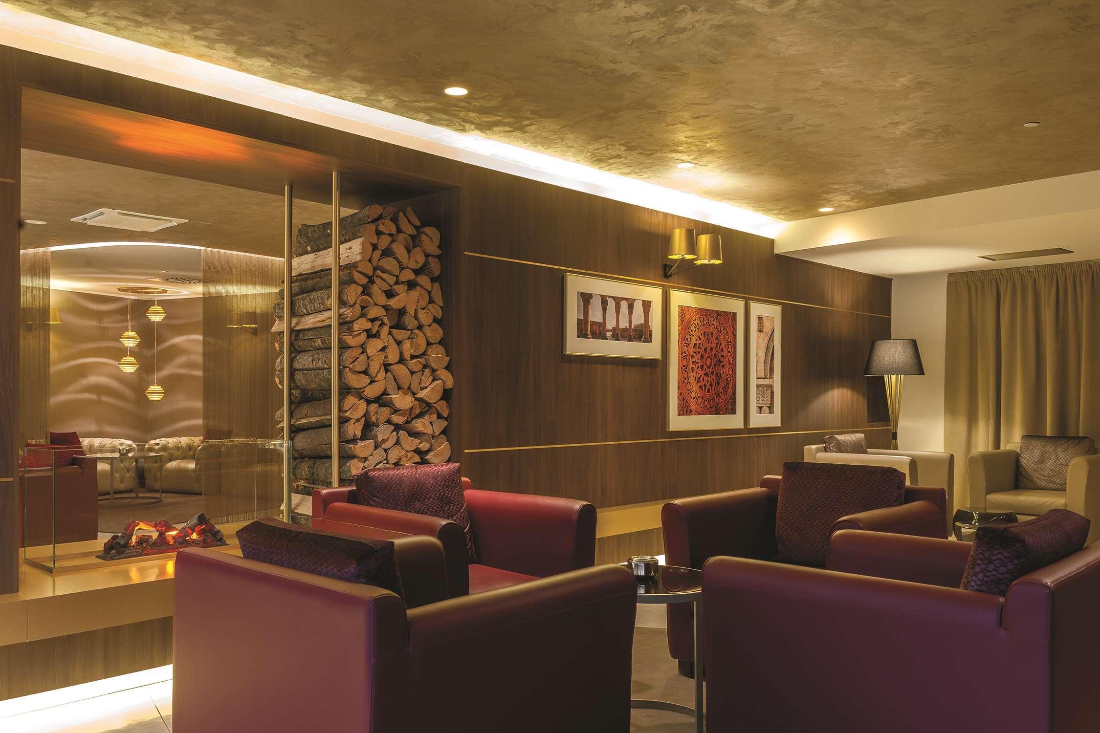 Doubletree By Hilton Yerevan City Centre Extérieur photo