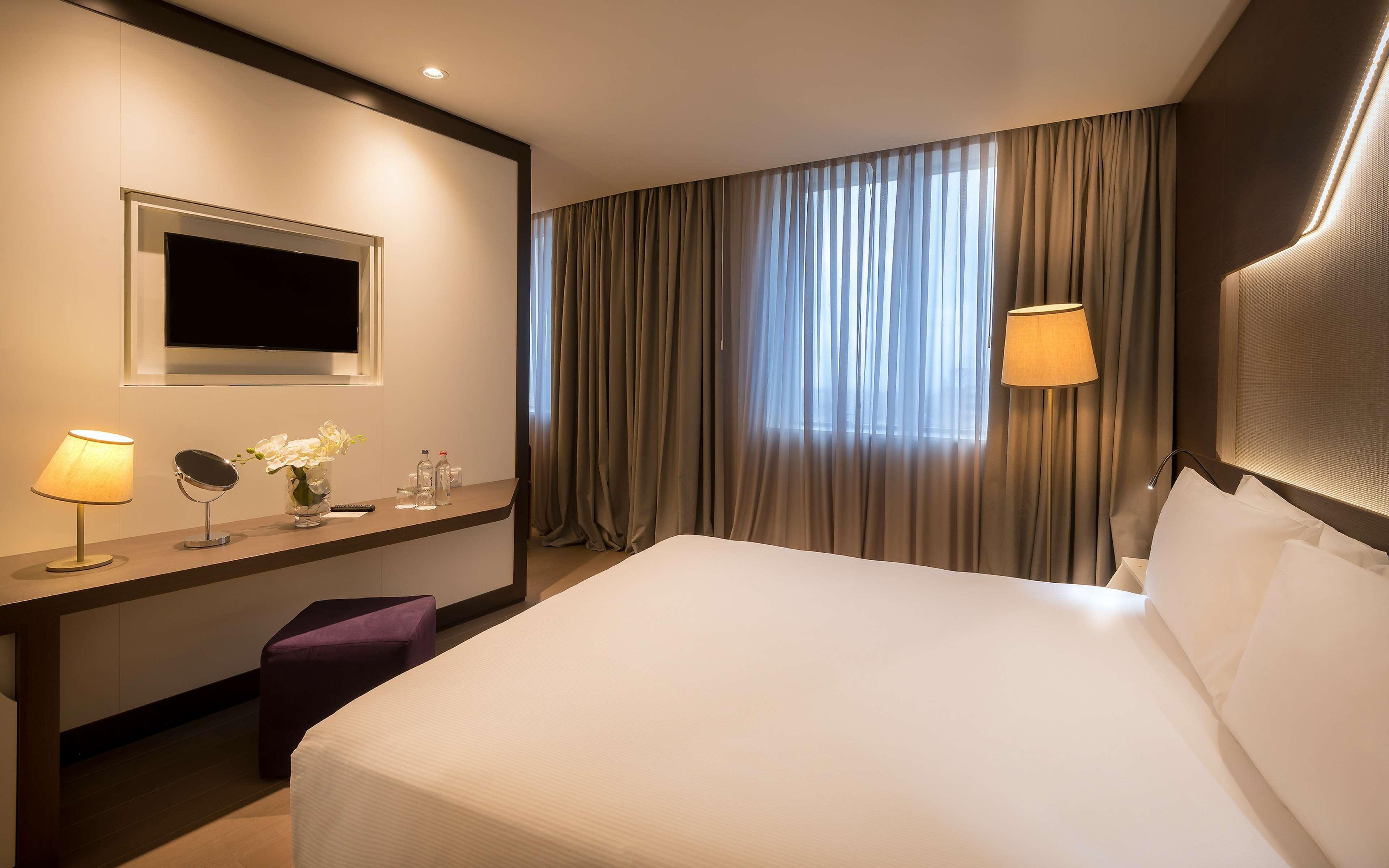 Doubletree By Hilton Yerevan City Centre Extérieur photo