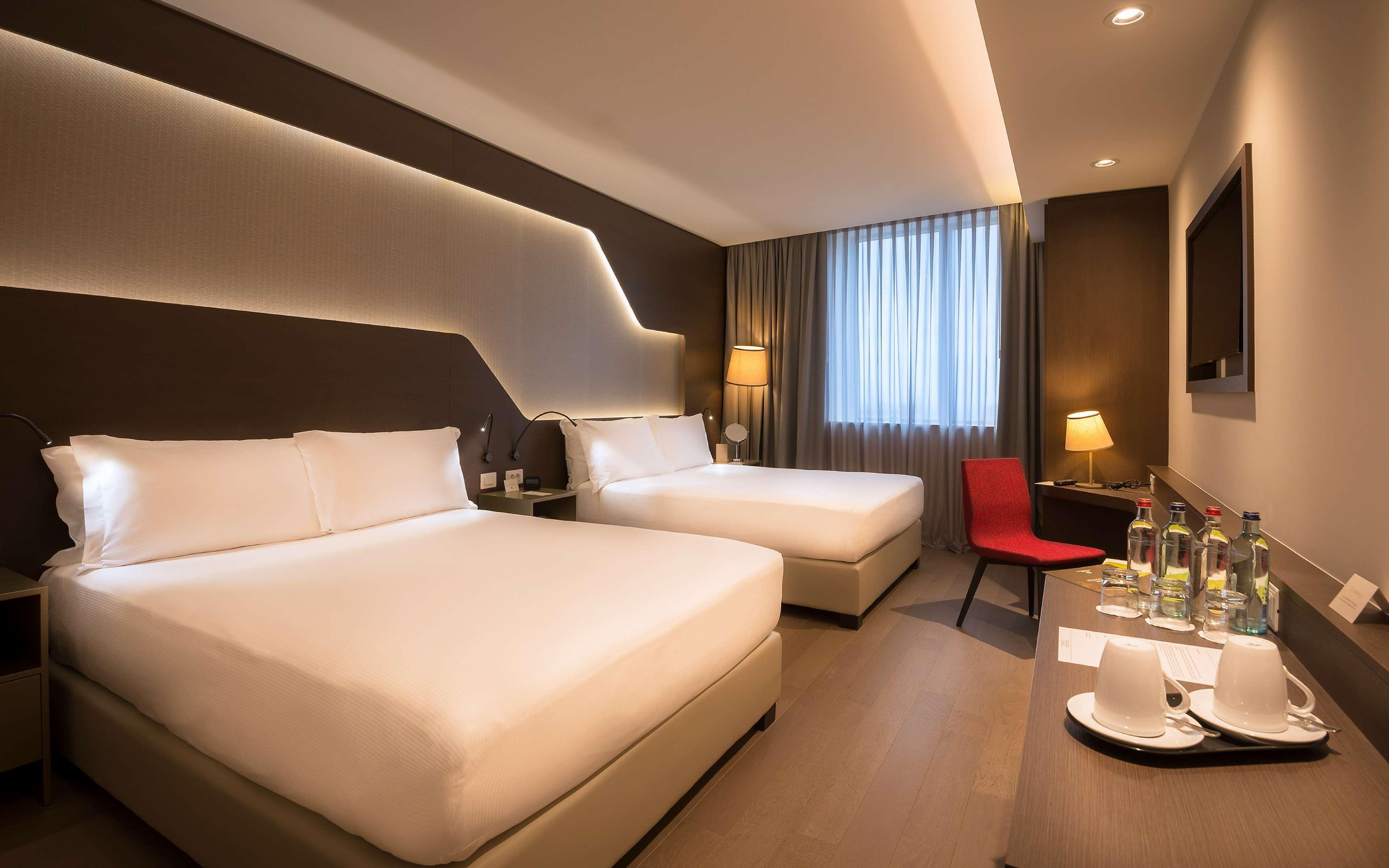 Doubletree By Hilton Yerevan City Centre Extérieur photo