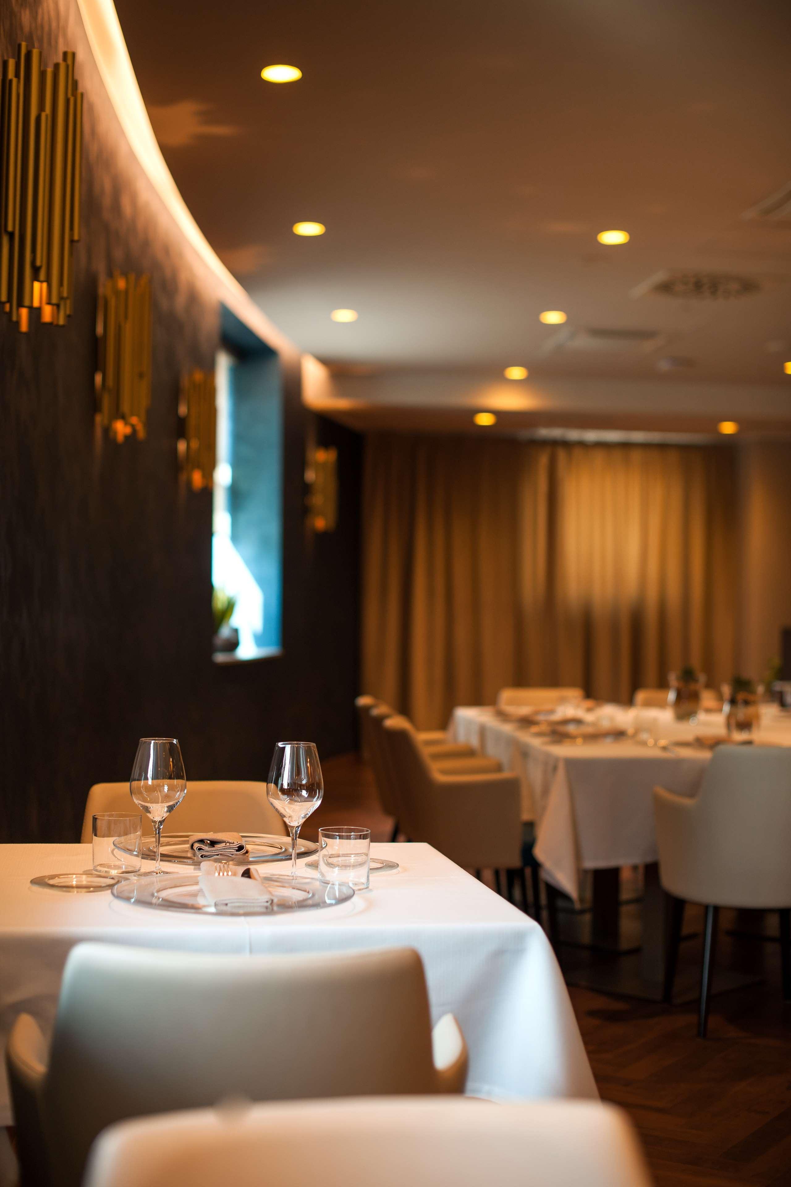 Doubletree By Hilton Yerevan City Centre Extérieur photo