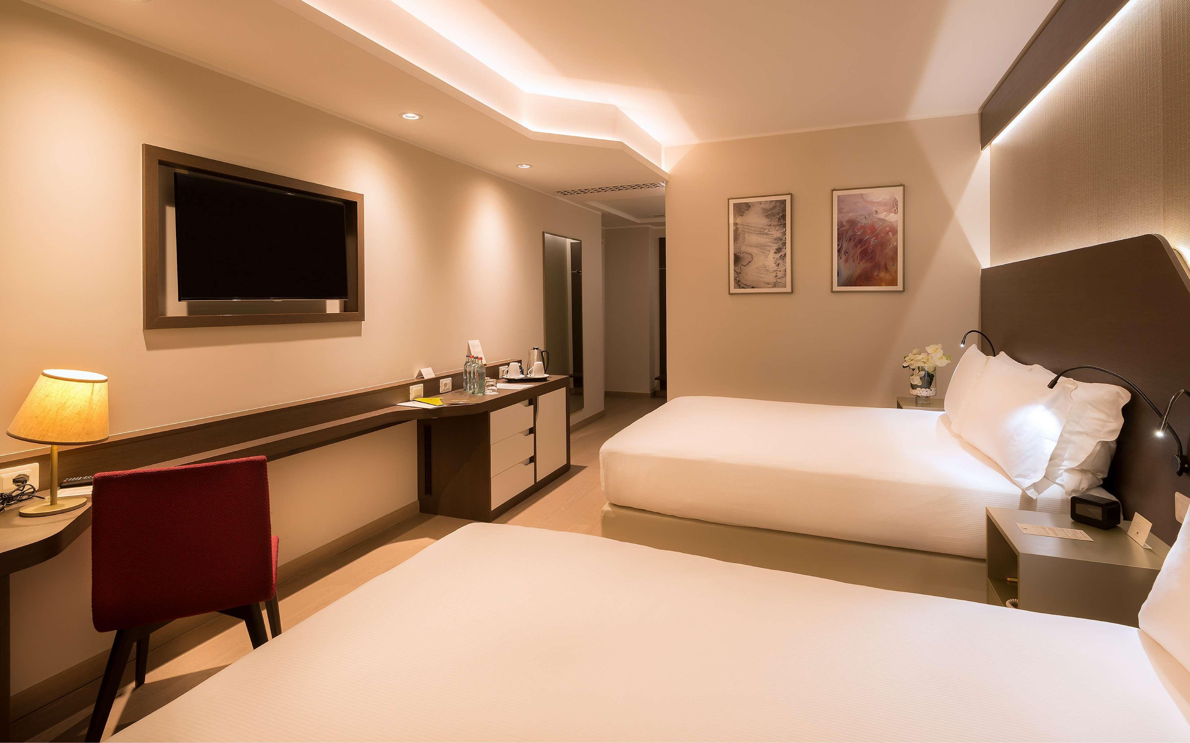Doubletree By Hilton Yerevan City Centre Extérieur photo
