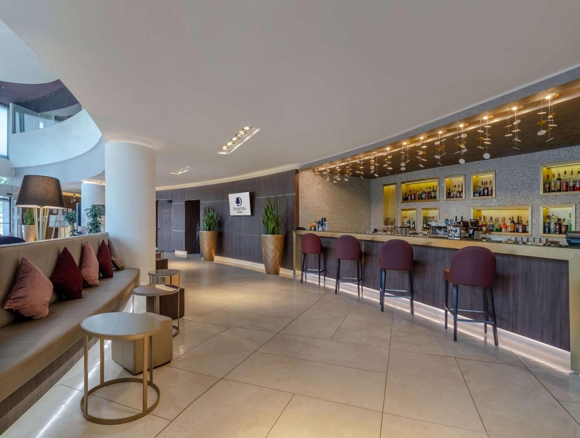 Doubletree By Hilton Yerevan City Centre Extérieur photo