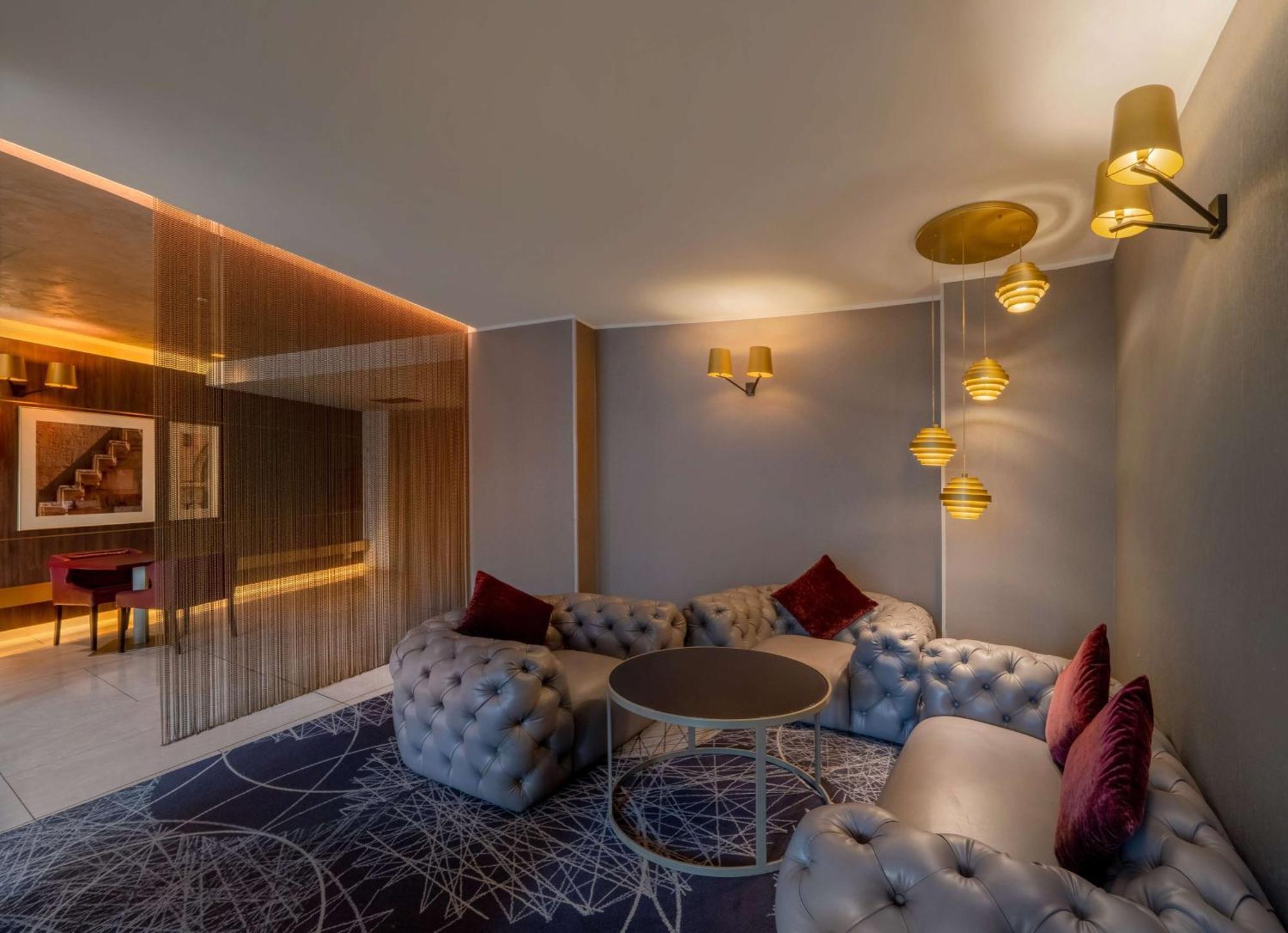 Doubletree By Hilton Yerevan City Centre Extérieur photo