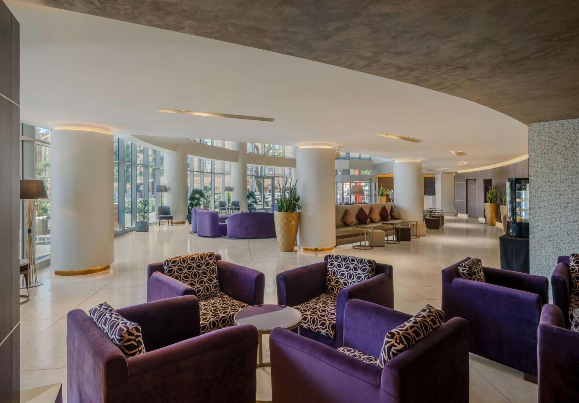 Doubletree By Hilton Yerevan City Centre Extérieur photo
