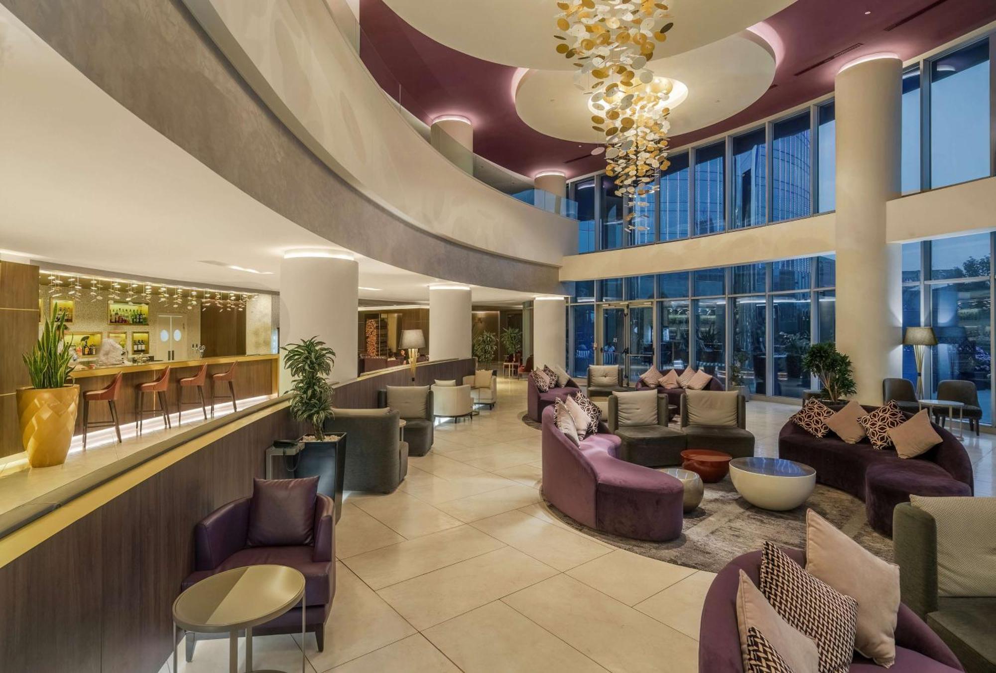 Doubletree By Hilton Yerevan City Centre Extérieur photo