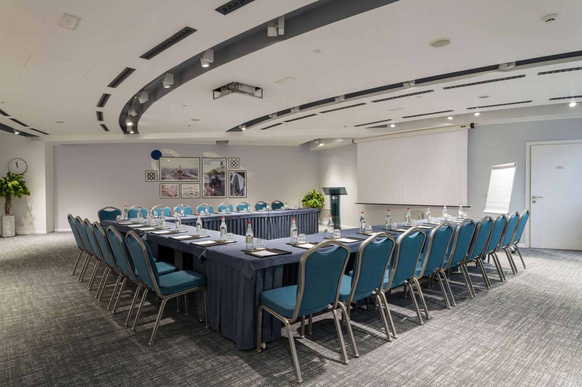 Doubletree By Hilton Yerevan City Centre Extérieur photo