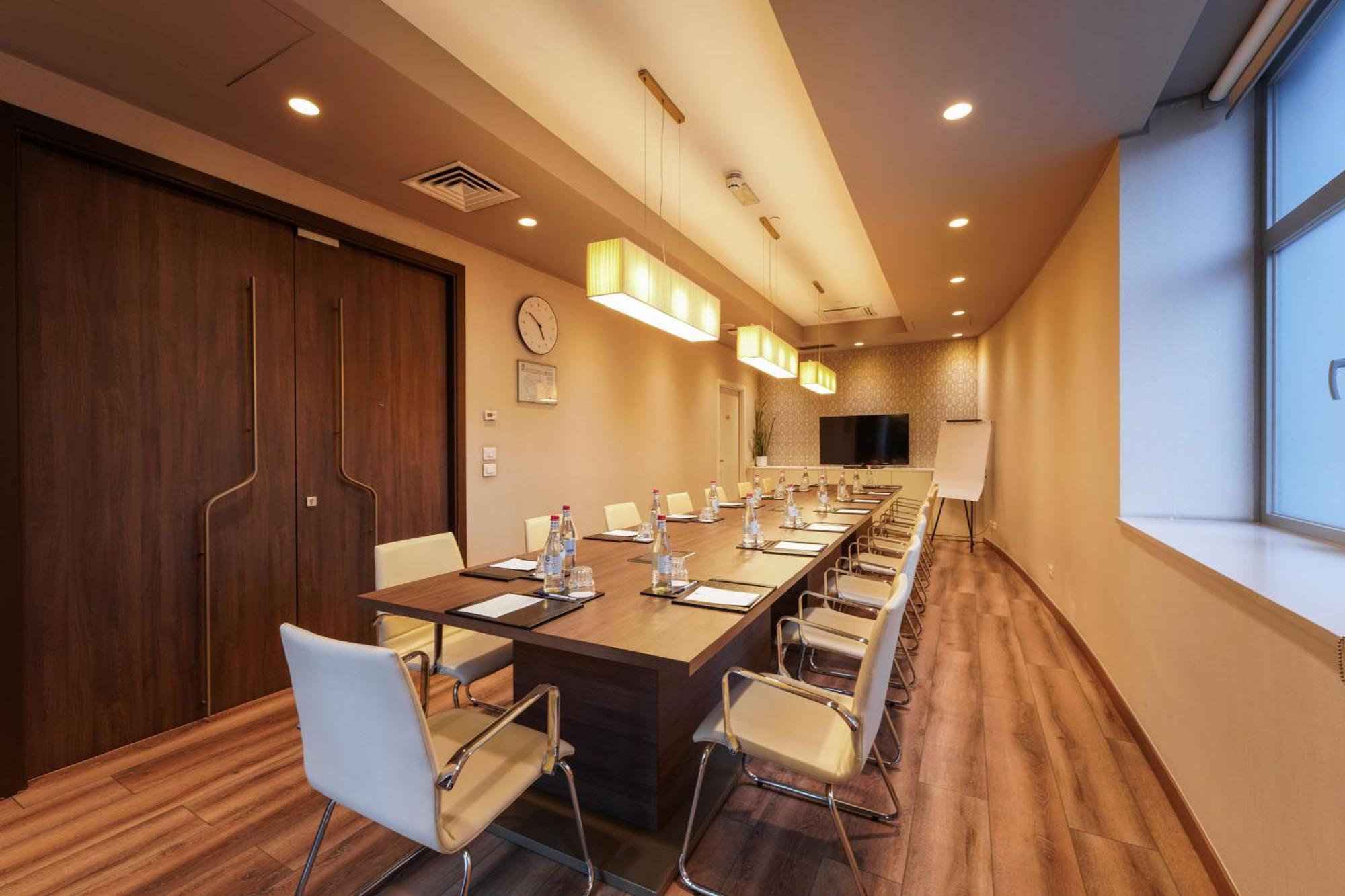 Doubletree By Hilton Yerevan City Centre Extérieur photo