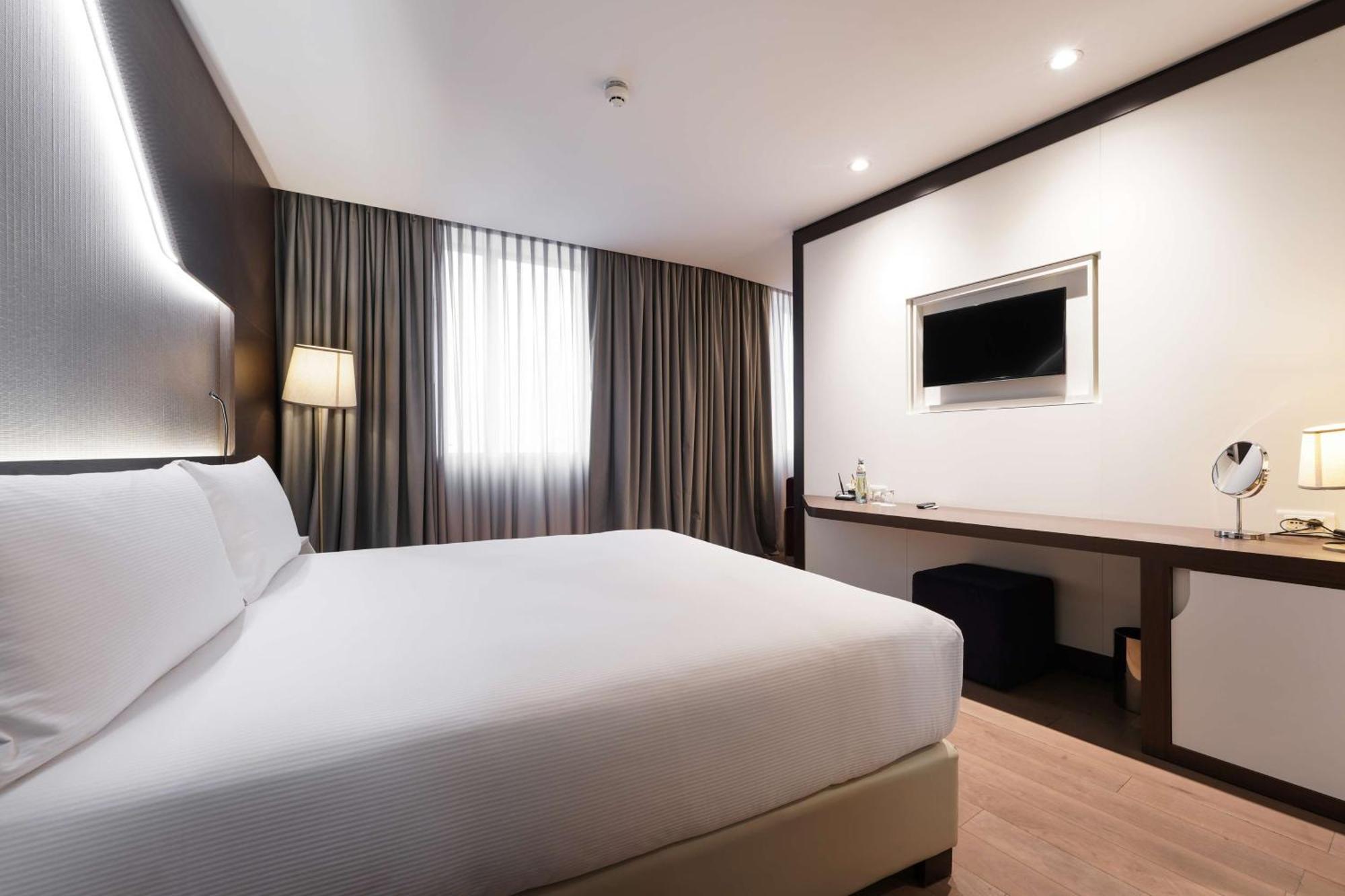Doubletree By Hilton Yerevan City Centre Extérieur photo