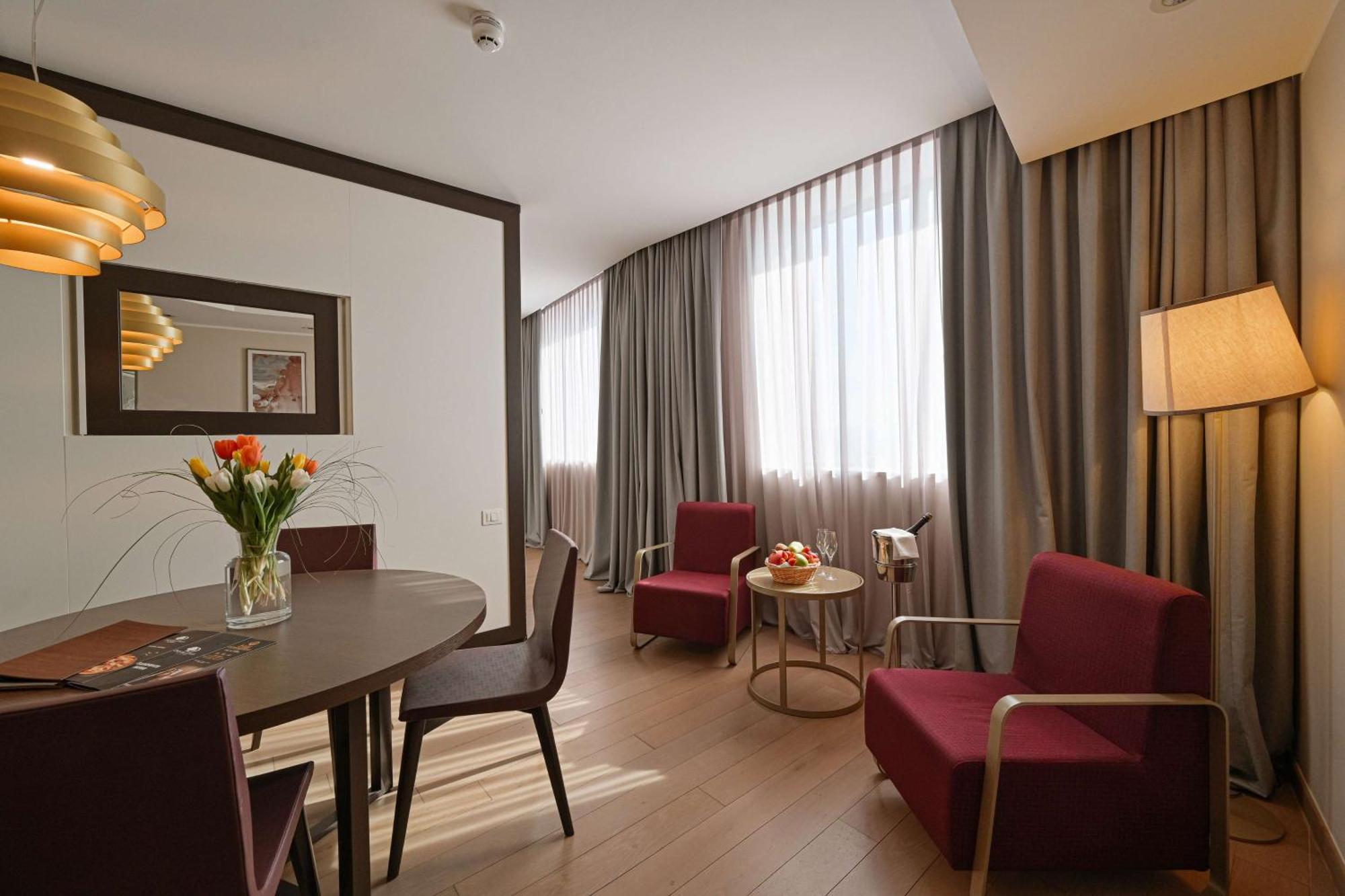 Doubletree By Hilton Yerevan City Centre Extérieur photo