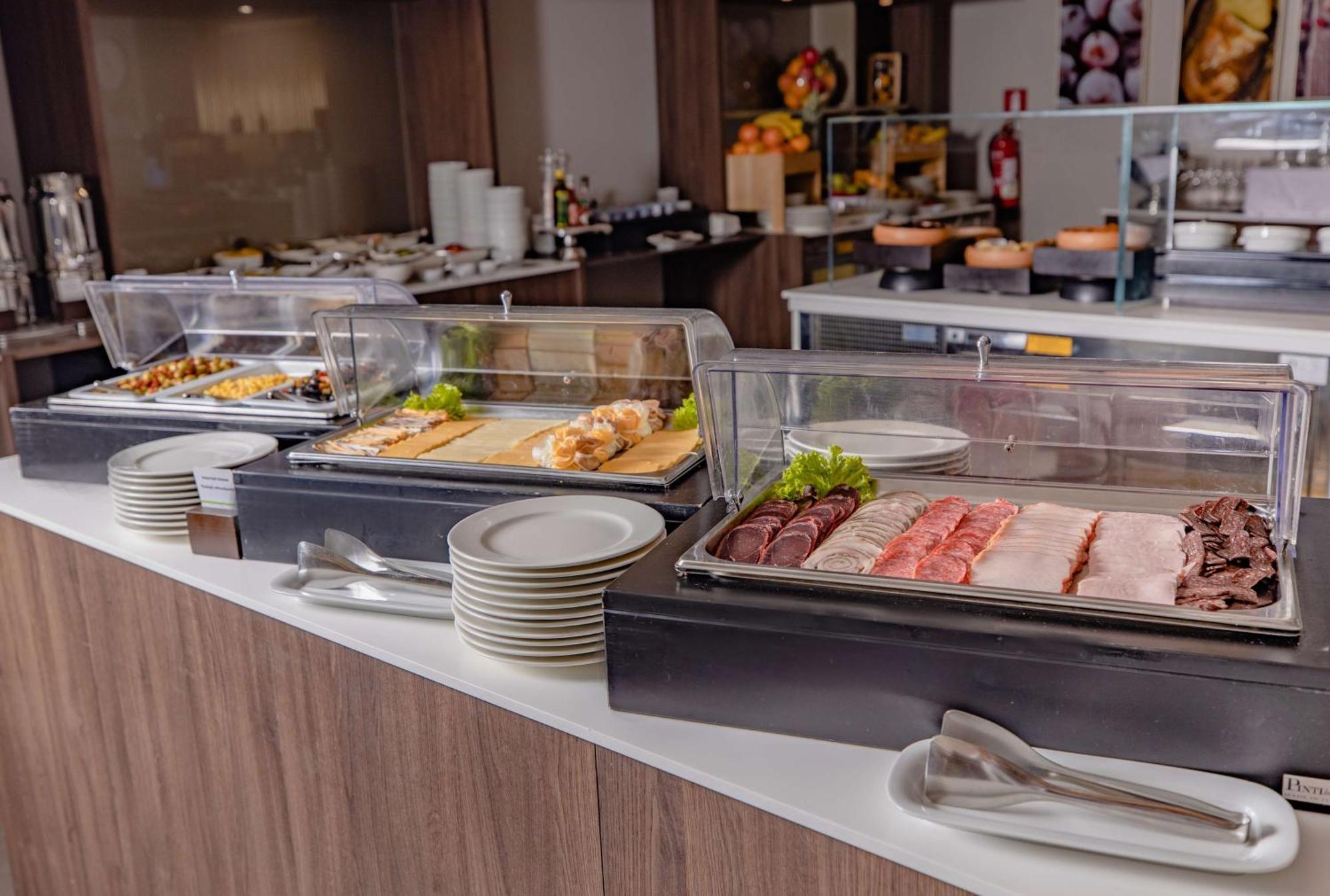 Doubletree By Hilton Yerevan City Centre Extérieur photo